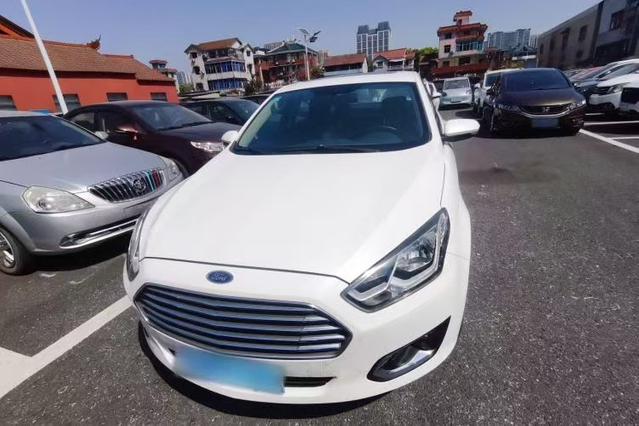 2015 Ford Escort 1.5L Automatic Fashion Model
